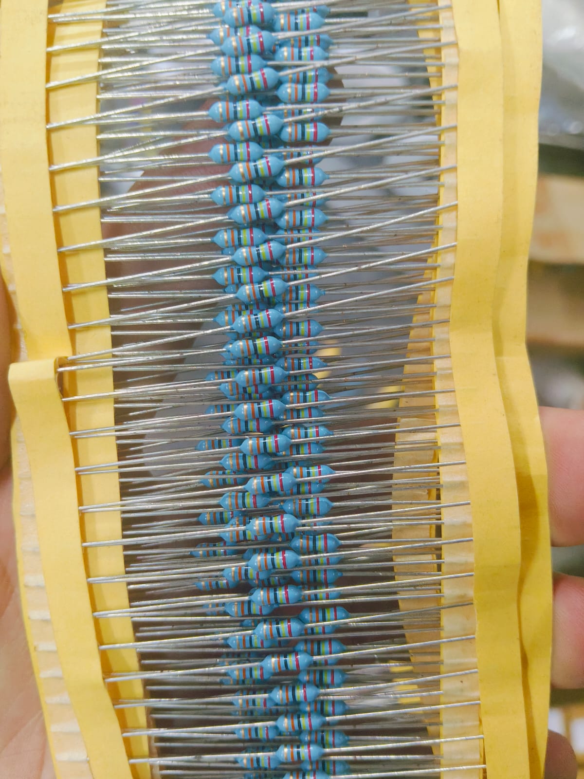 RES MOR TH 220 KILO OHM 1 WATT+-5 % - Image 1